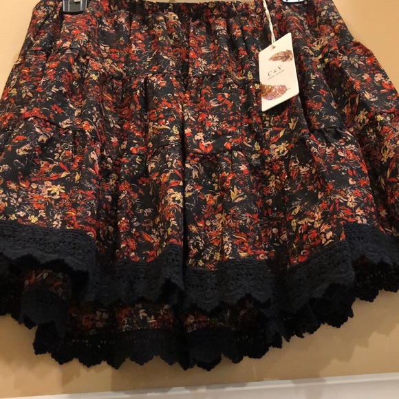 Brand 🆕🔥🔥CHELSEA&VIOLET mini skirt.👌😍 - Picture 3 of 8